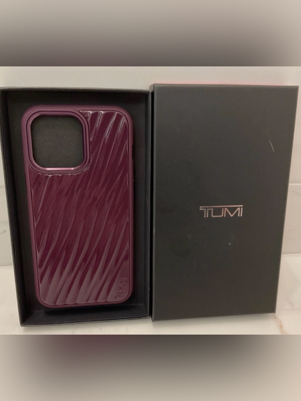 NIB Tumi 19 Degree POLYCARBONATE Apple iPhone 15 Pro Max Case - DEEP PLUM